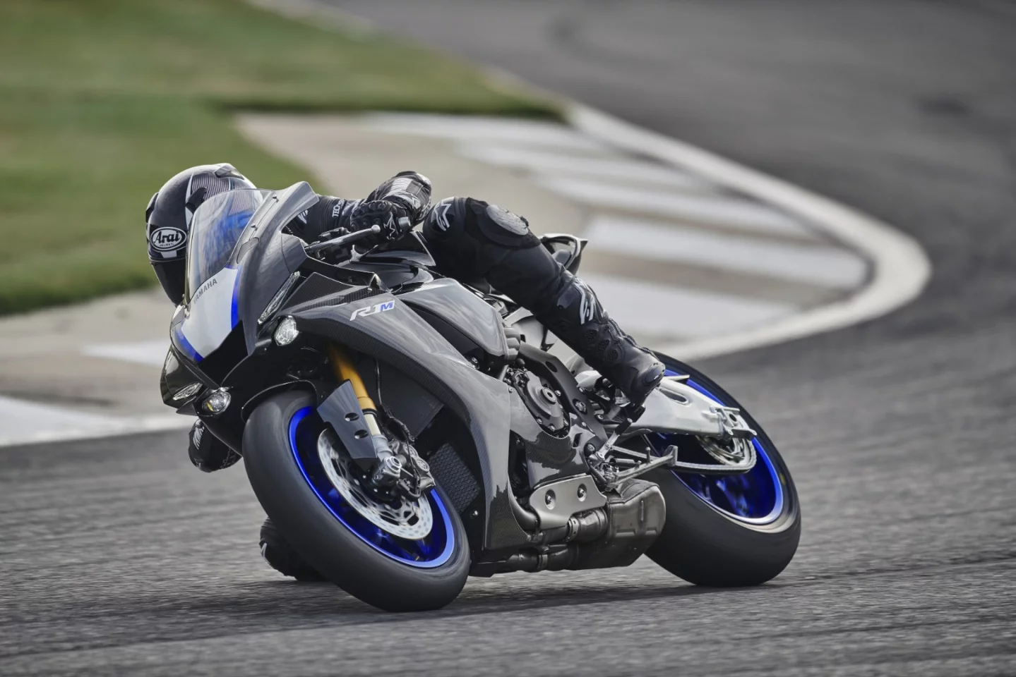 The R1M: a racetrack-focused weapon