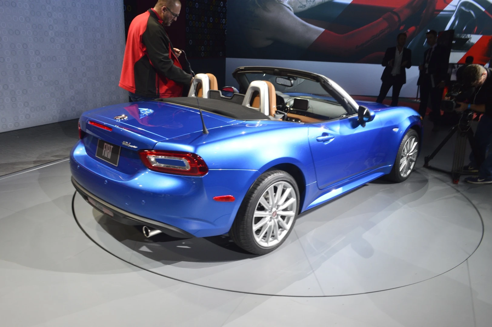 The rear haunch carries dual muscular lines to make for a more racey look