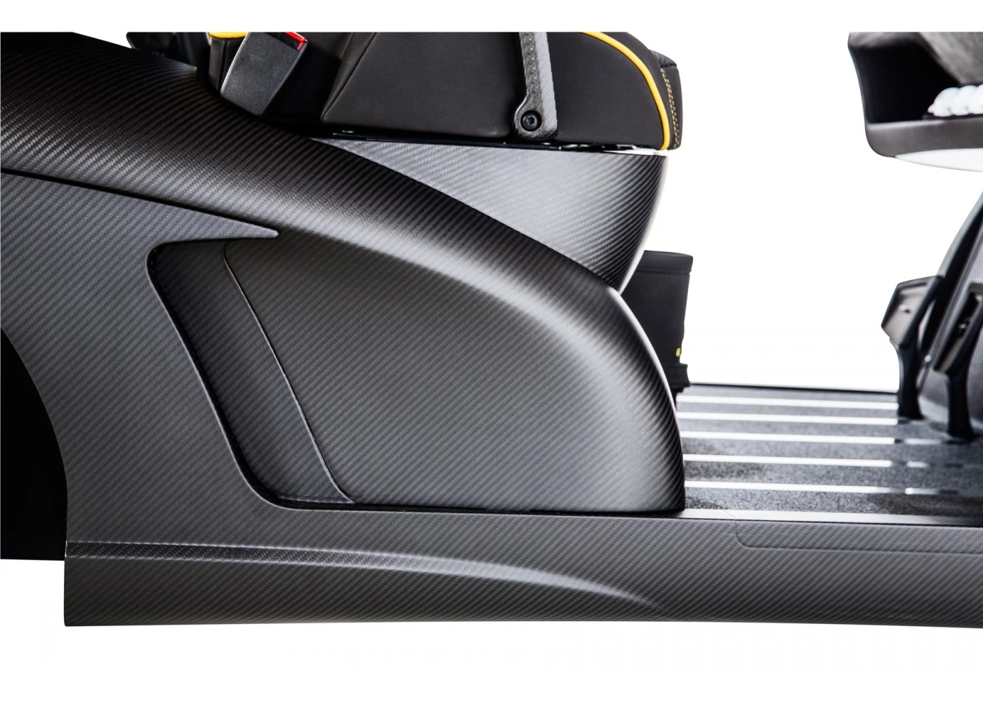 The Garia Mansory Currus sports a carbon fiber rear body