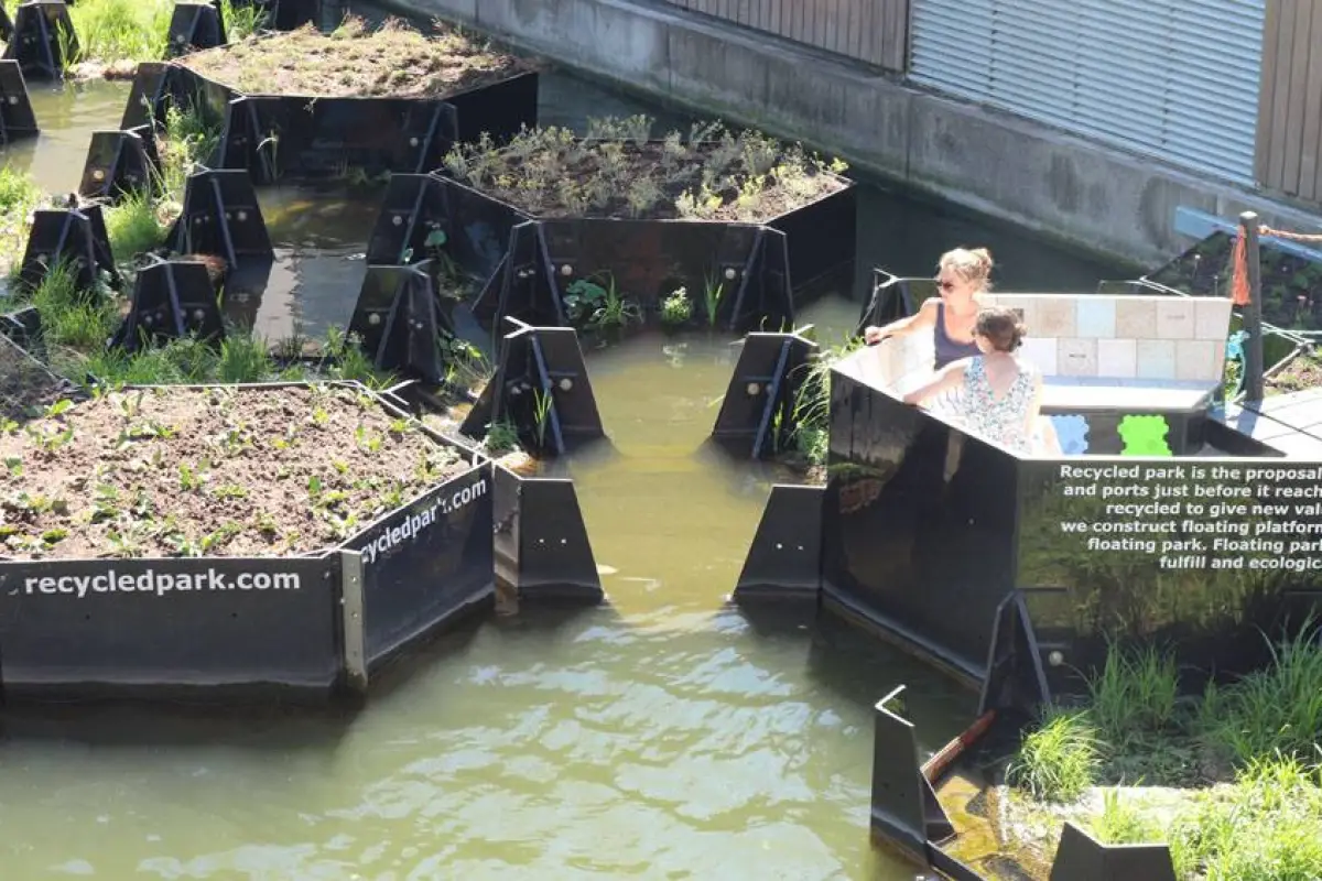 The Recycled Park comprises 28 floating blocks made from recovered waste plastic