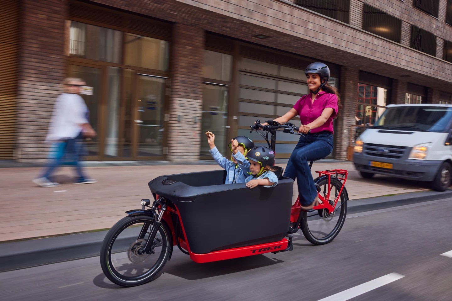 The Fetch+4 cargo ebike offers four levels of pedal assist from the Bosch mid-mount motor, and sports a Gates belt drive and Enviolo Heavy Duty hub