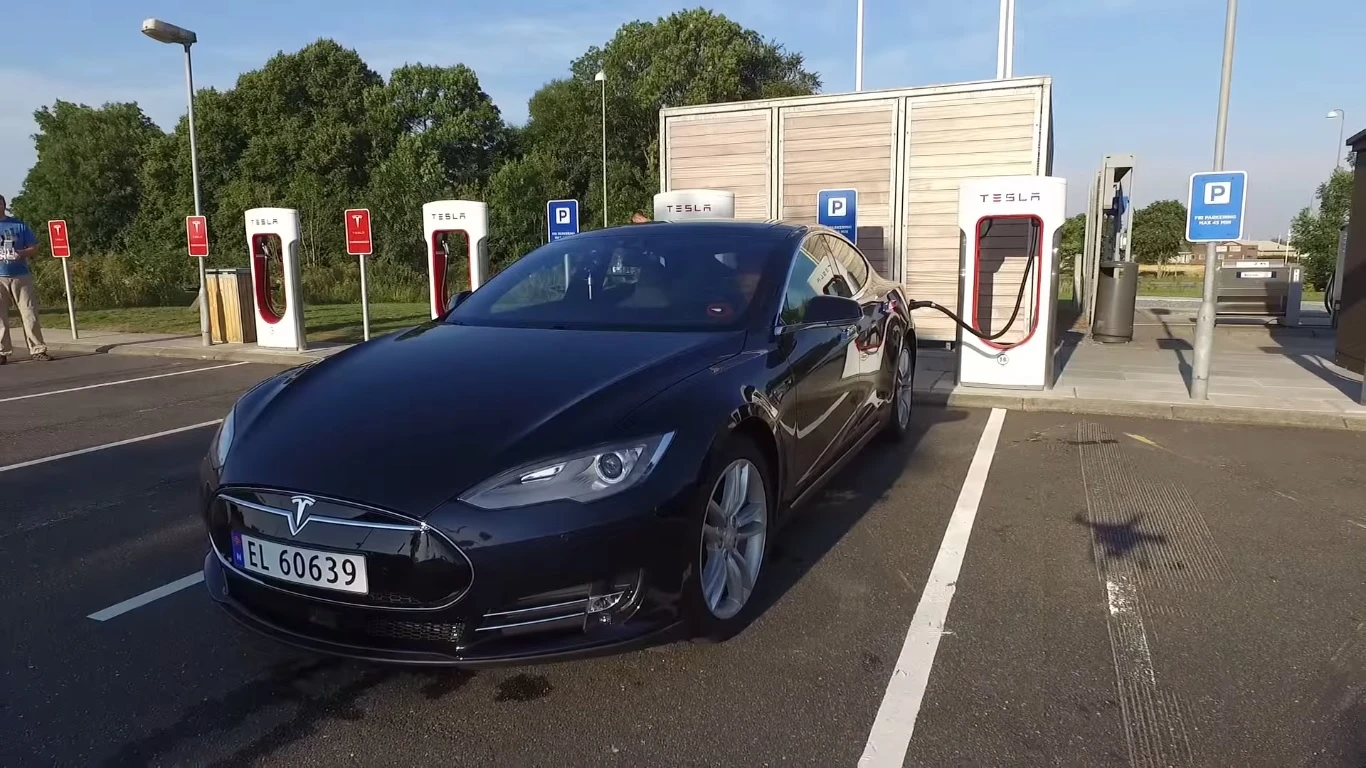 The Model S was unmodified other than for its tires being inflated to 55 psi rather than the standard 45 psi