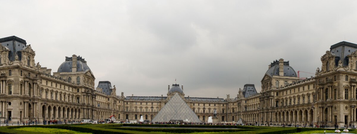 The Louvre in France is replacing its usual audio guides with the Nintendo 3DS (Photo: Noel McKeegan)