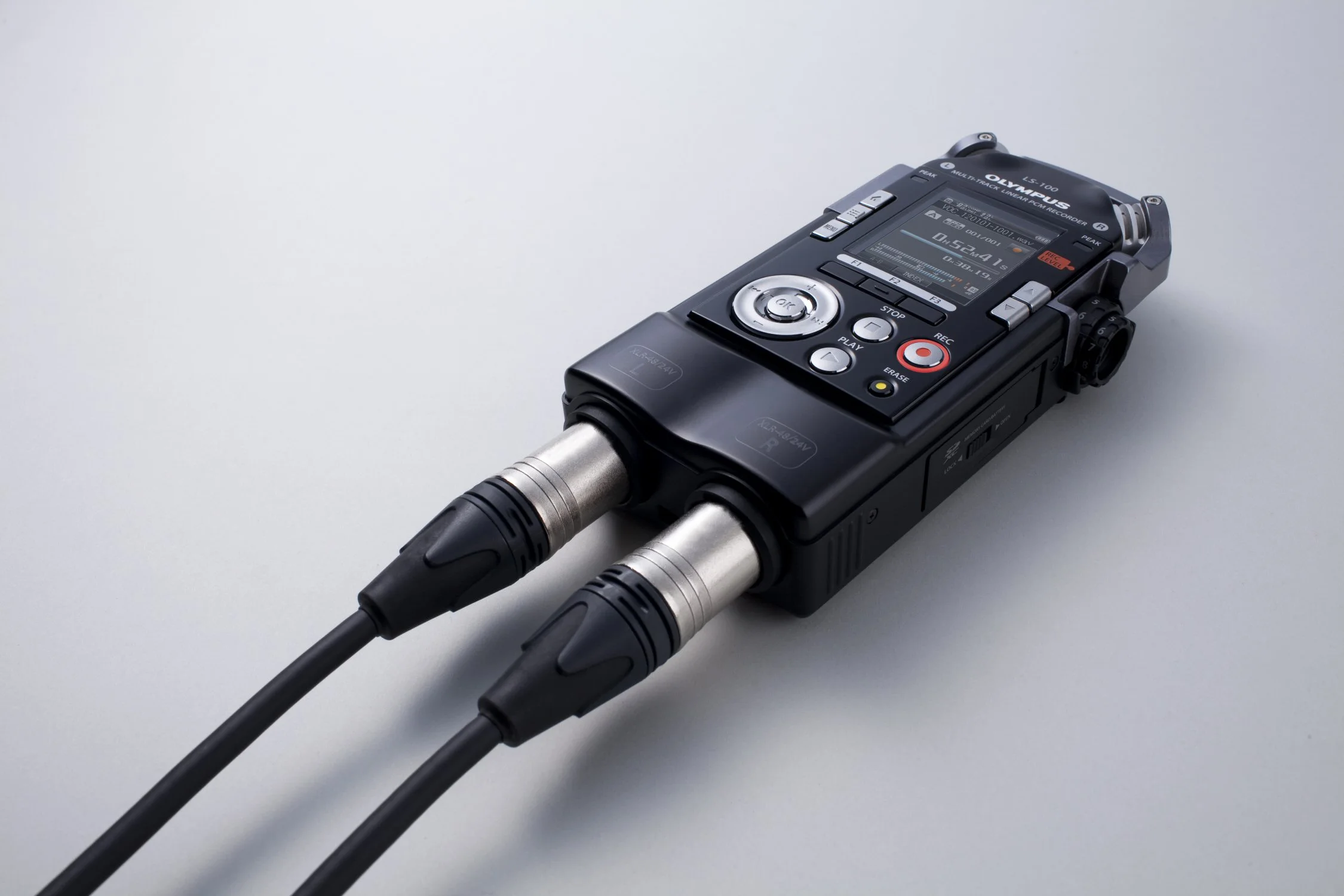 The Lissajous function detects and displays the phase difference between the left and right external microphones to cater for optimum positioning