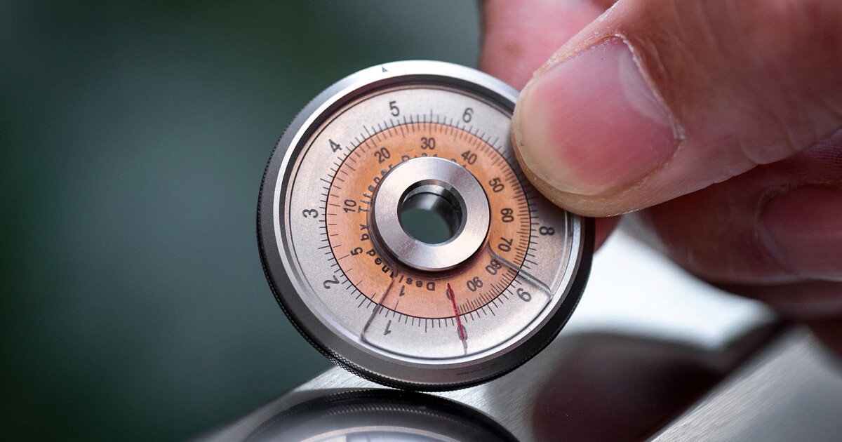 3rd-gen retro-fantastic ring ruler clicks n' rolls as it measures n' converts