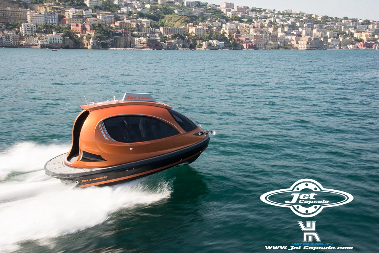 Jet Taxi flies across the sea in Naples