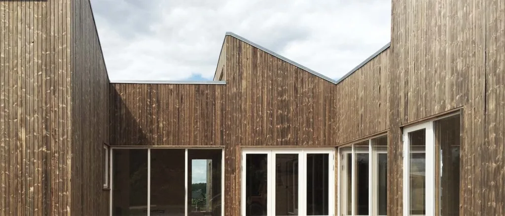 The performance of the boards used in the construction of the Biological House was tested by the Danish Technological Institute