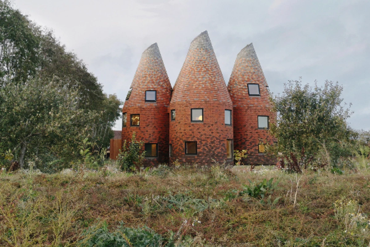 The Modern Oast is one of the projects highlighted in the 2021 RIBA House of the Year. Located in Kent, it was designed by ACME and is inspired by the traditional local buildings once used to dry hops
