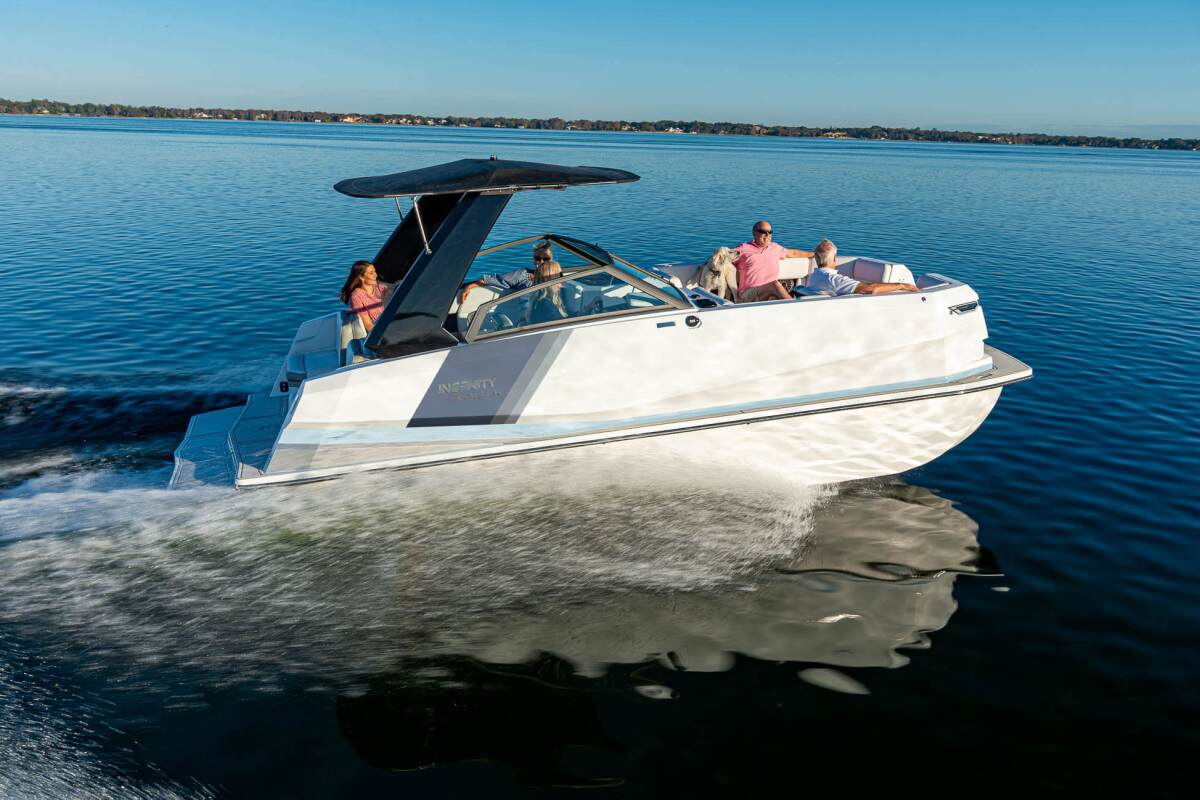 The Ingenity 22E is capable of hitting a top speed of 26 knots, but Ingenity doesn't estimate how long it will be out on the water at that speed