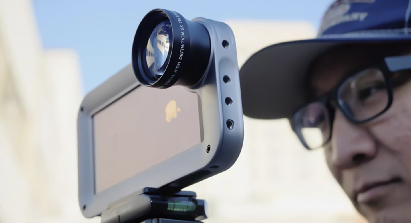 The back of the Helium Core features an integrated mount that is compatible with any 37 mm threaded lens
