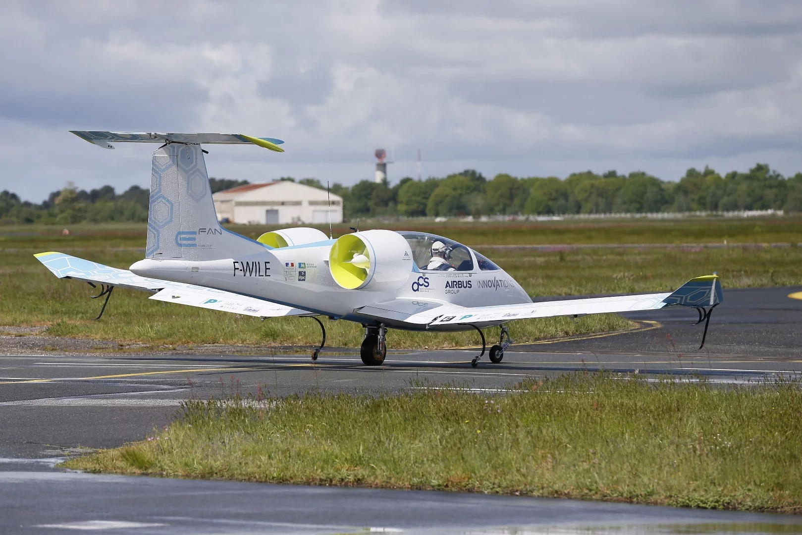 Developed by Airbus Group (formerly EADS) with a consortium of European aerospace companies, the E-fan evolved from the Cri-Cri electric plane, which Airbus used as a test bed and flying laboratory for developing the battery and energy management technology used in the E-Fan.