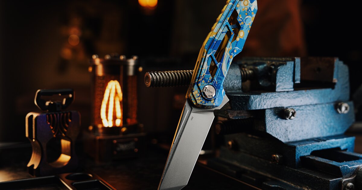 TacticalGeek’s VX2: An EDC Pocket Knife with Bold Futuristic Design