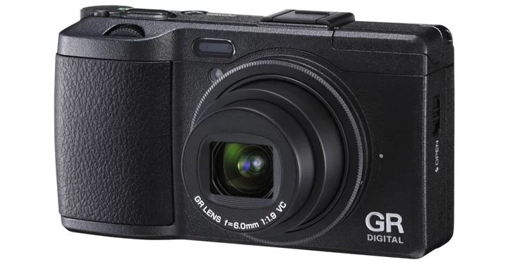 The Ricoh GR Digital IV features a fixed 28mm (35 mm camera equivalent) F1.9 lens which is one of the best to feature in any digital compact camera