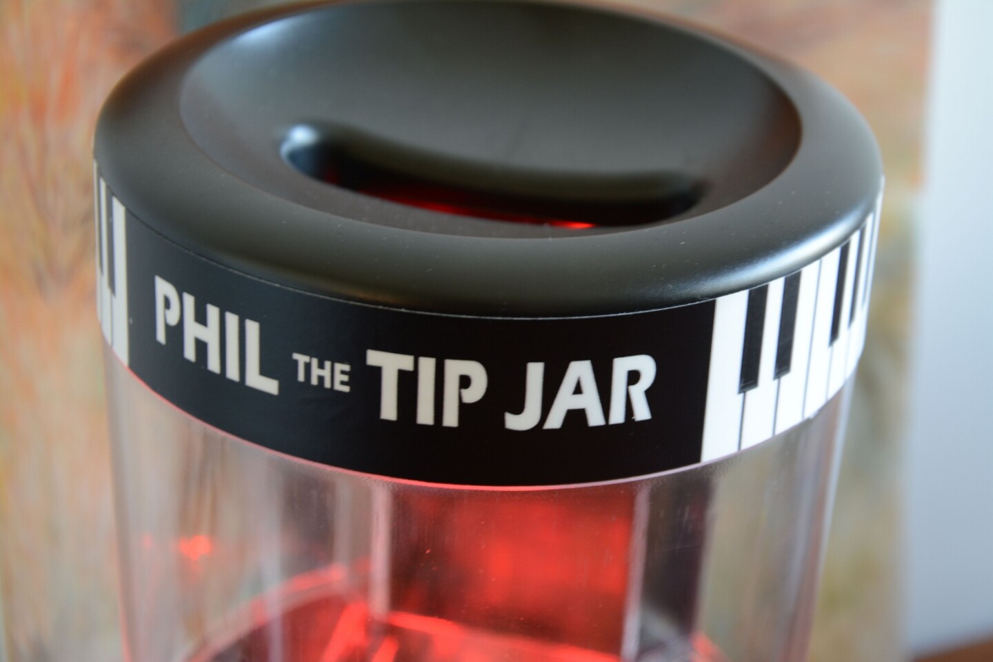 Review Phil the Tip Jar, a carddispensing tip jar for musicians