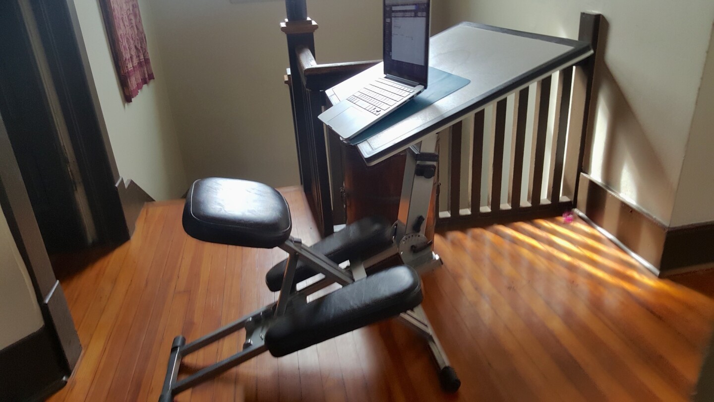 Review The Edge Desk brought me to my knees