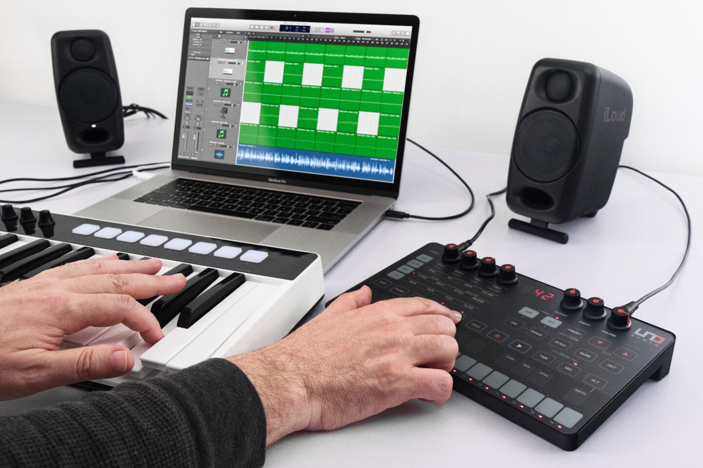 The UNO Synth can be connected to MIDI hardware such as a piano-like keyboard, as well as a computer running music creation software