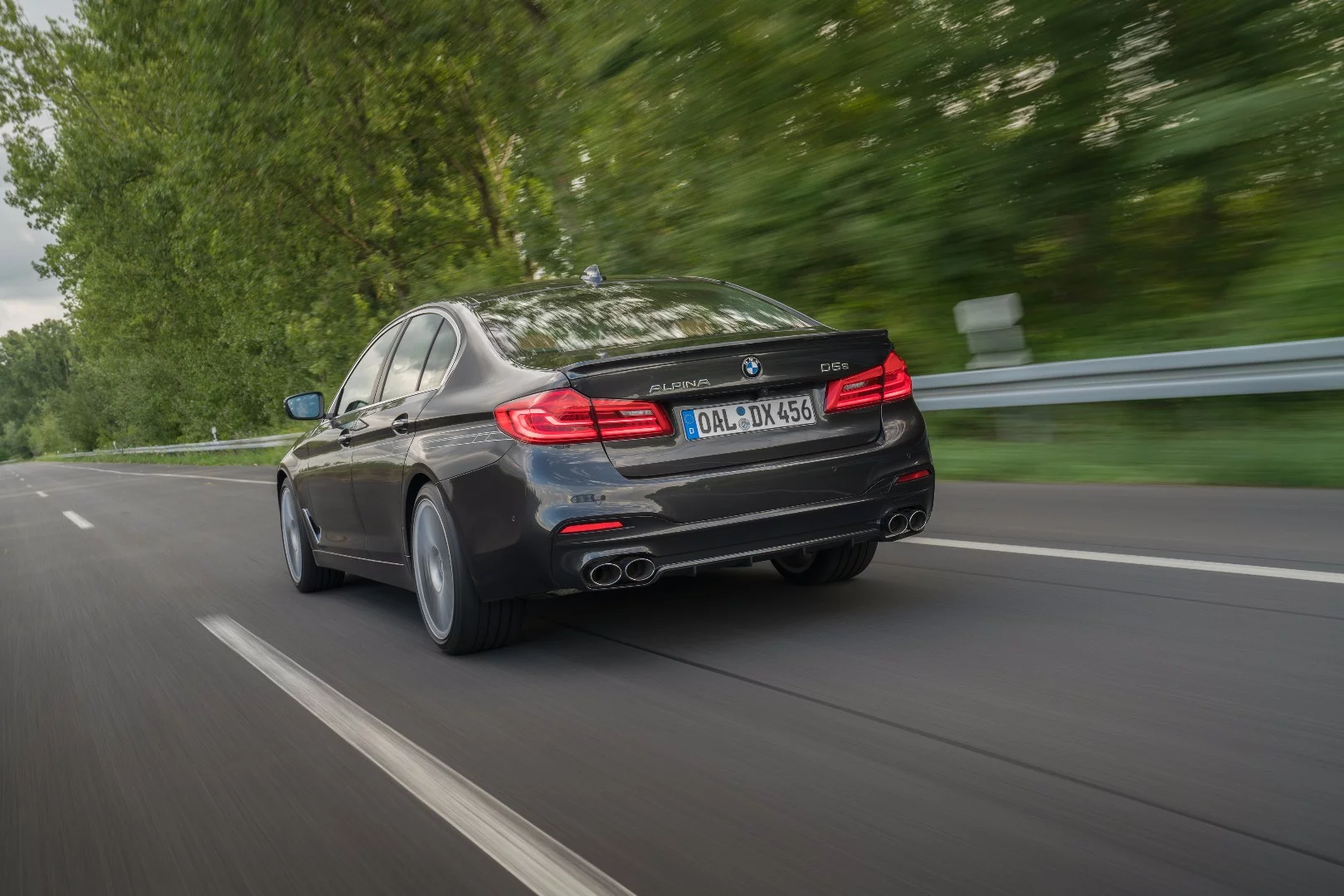 The D5 S has quad exhaust pipes
