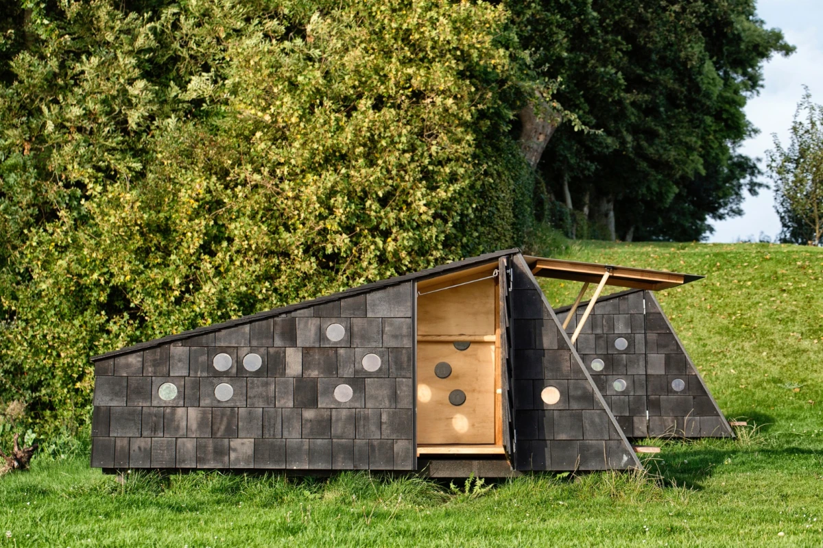 The cabins range in size, up to a maximum floorspace of 25 sq m (269 sq ft), and a maximum height of 4.68 m (15.35 ft)