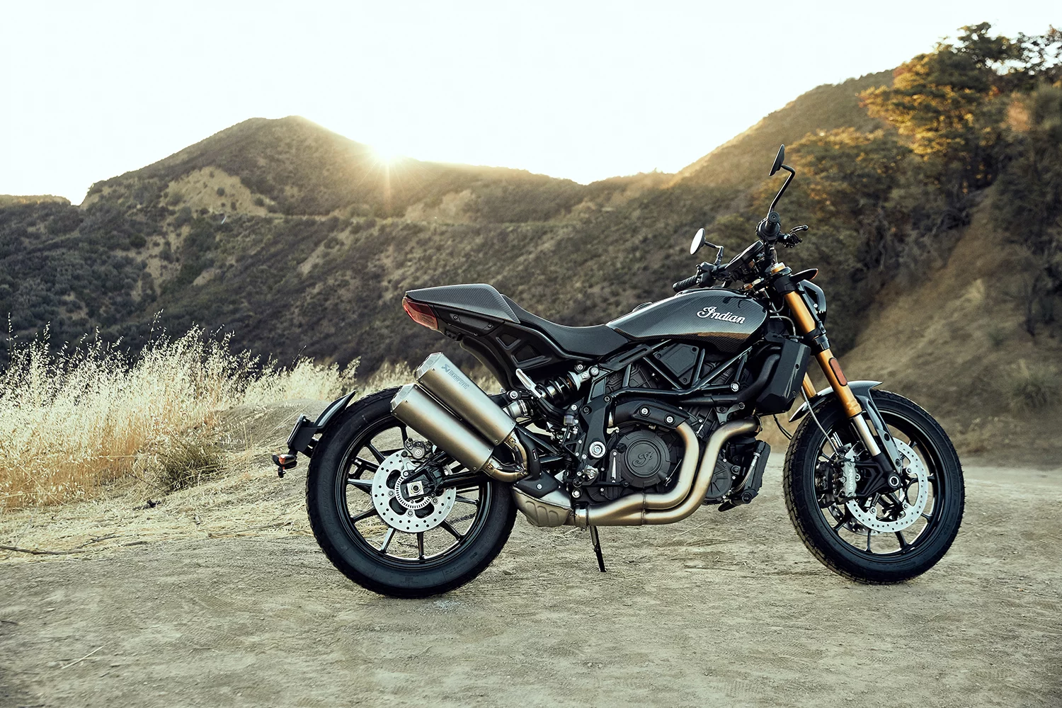 Indian FTR1200 "Sport" accessory pack: a focus on carbon goodies