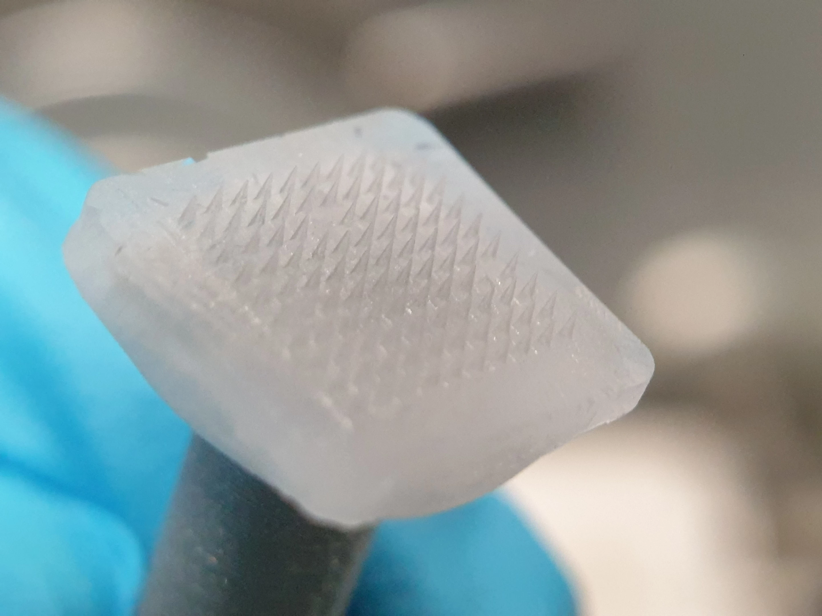 A cryomicroneedle patch, a new drug delivery system made of ice