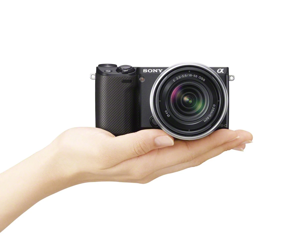 The mirrorless interchangeable lens Sony NEX-5R features a large 16.1-megapixel APS-C image sensor