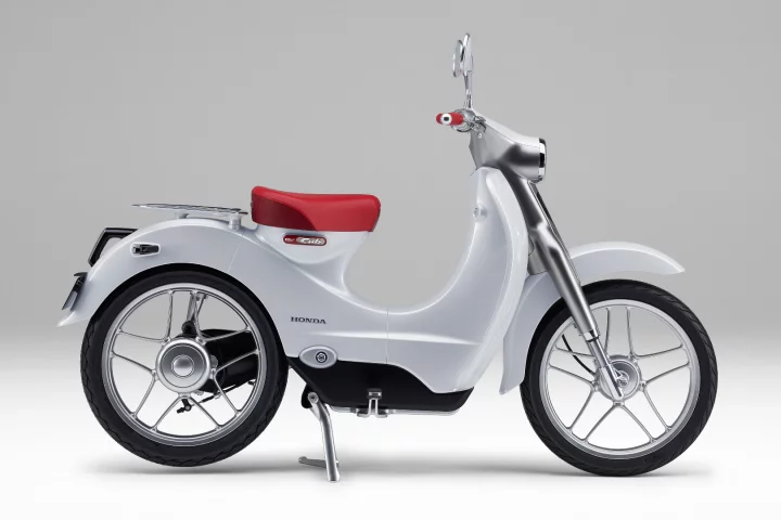 The Honda EV-Cub is based on the Super Cub Concept that was revealed at the 2015 Tokyo Motor Show