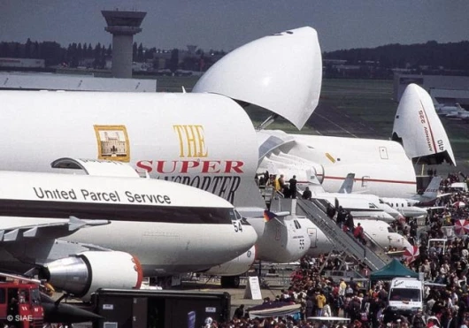 The A300-600ST and the Antonov AN-225 shown together in Paris. Only one Antonov AN-225 exists