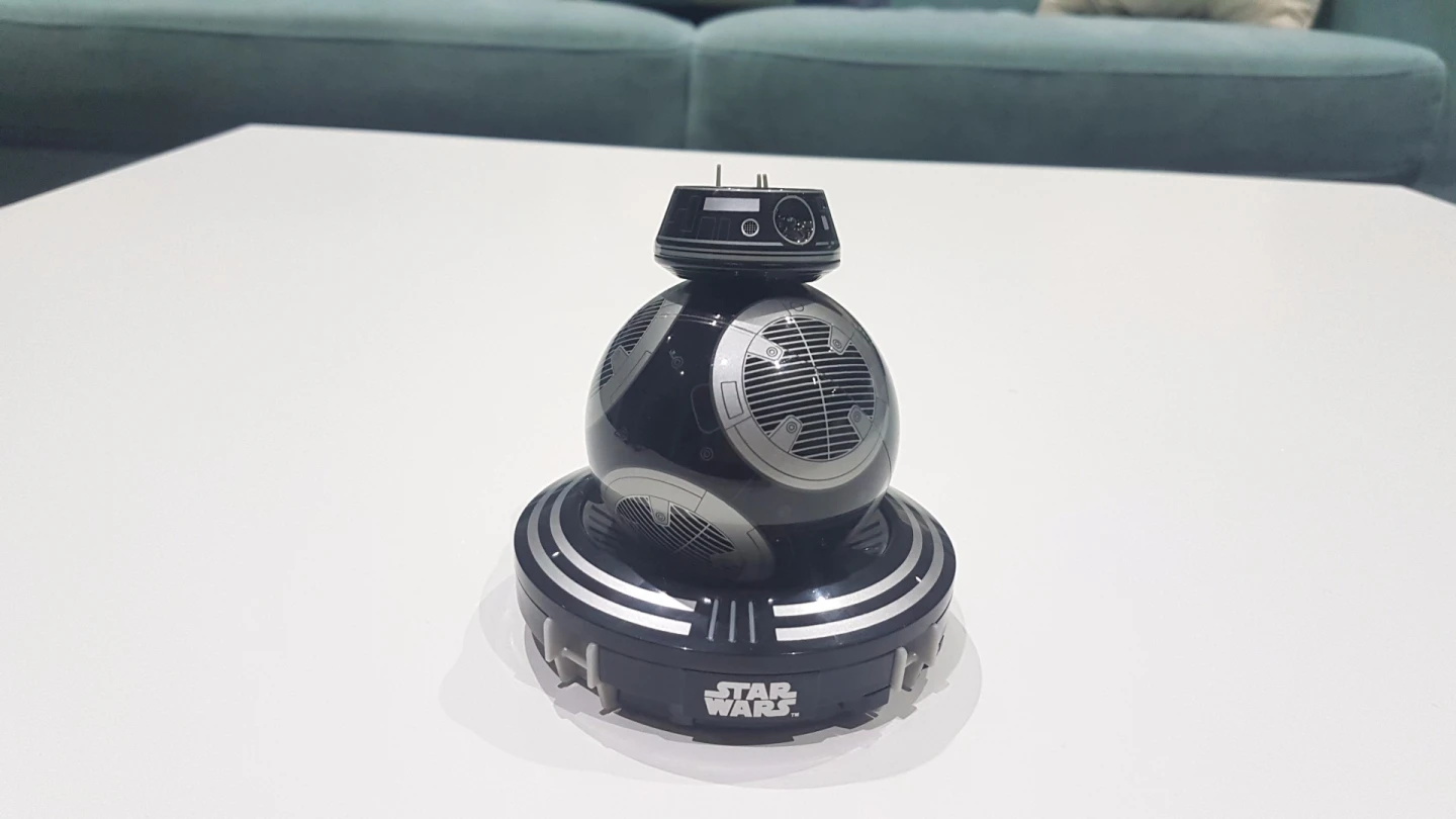 BB-9E recharges via induction on his base, which plugs into a USB-C cable