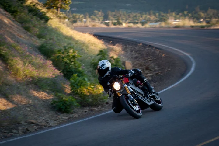 The Brammo Empulse - powerful, practical, fully electric and plain HOT!