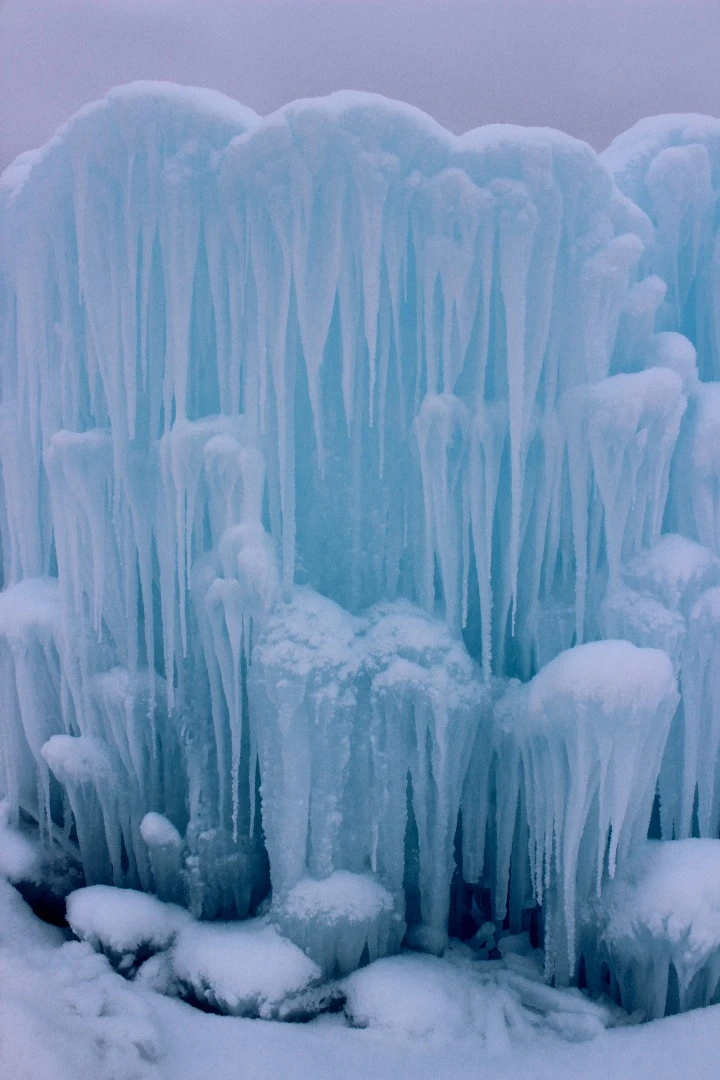 Like the company's other castles, the Edmonton Ice Castle is made up of approximately 125,000 US tons (113,398 tonnes) of ice