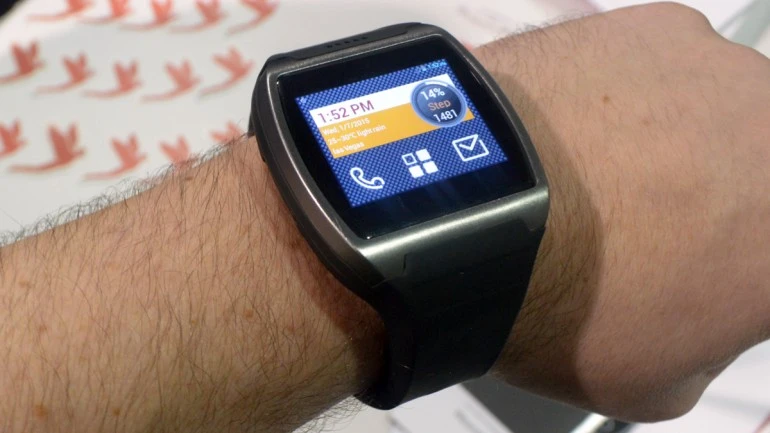 Add a microSIM card and the Spur is essentially a smartphone on your arm (Photo: C.C. Weiss/Gizmag.com)