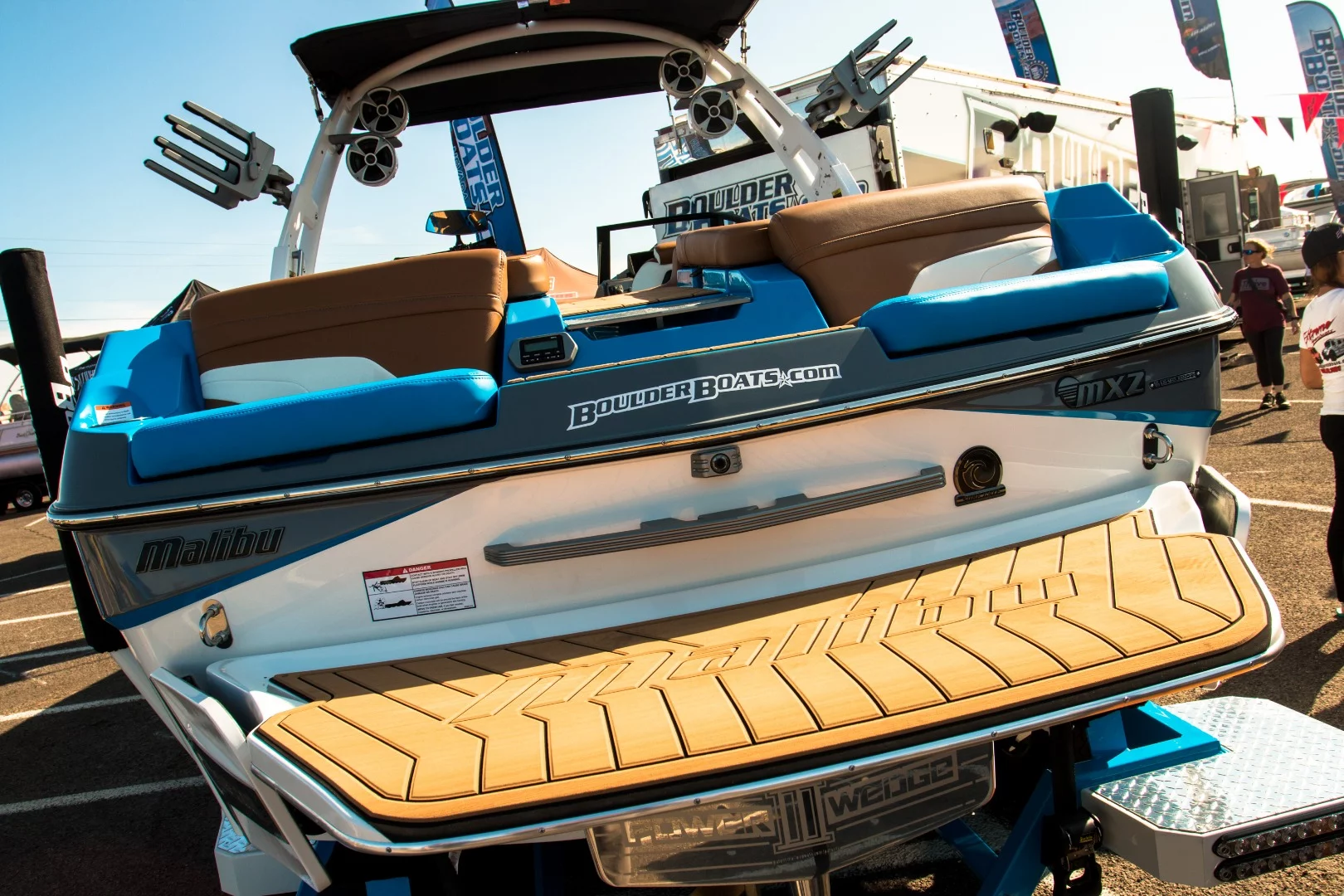 Malibu MXZ: wakeboarding platform