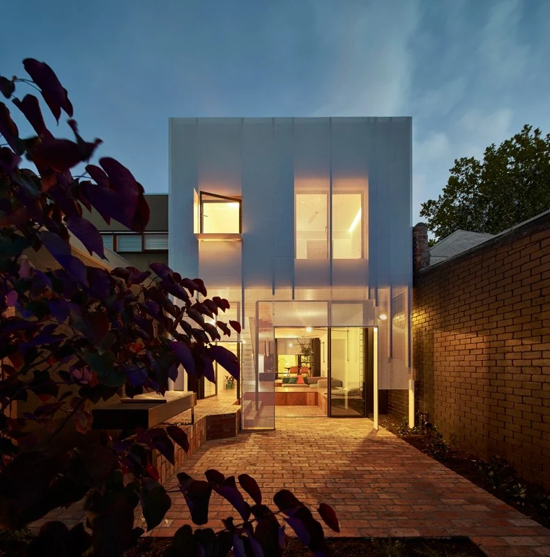 The firm added an extension comprising two bedrooms, a bathroom, an open kitchen, and living and dining areas