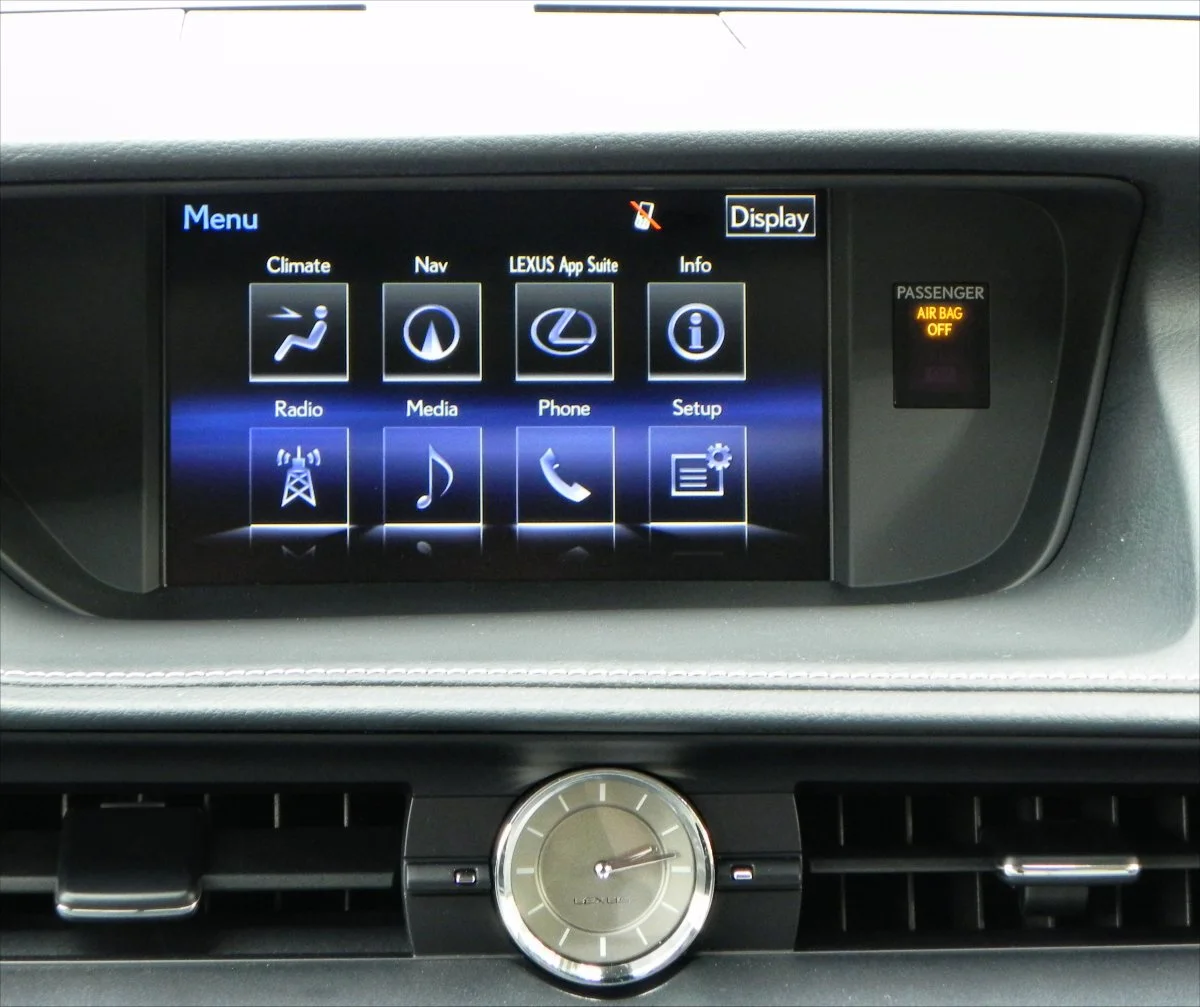 One upgrade option is the Remote Touch interface, which enlarges the screen by a diagonal inch and adds a quirky mouse-like control knob