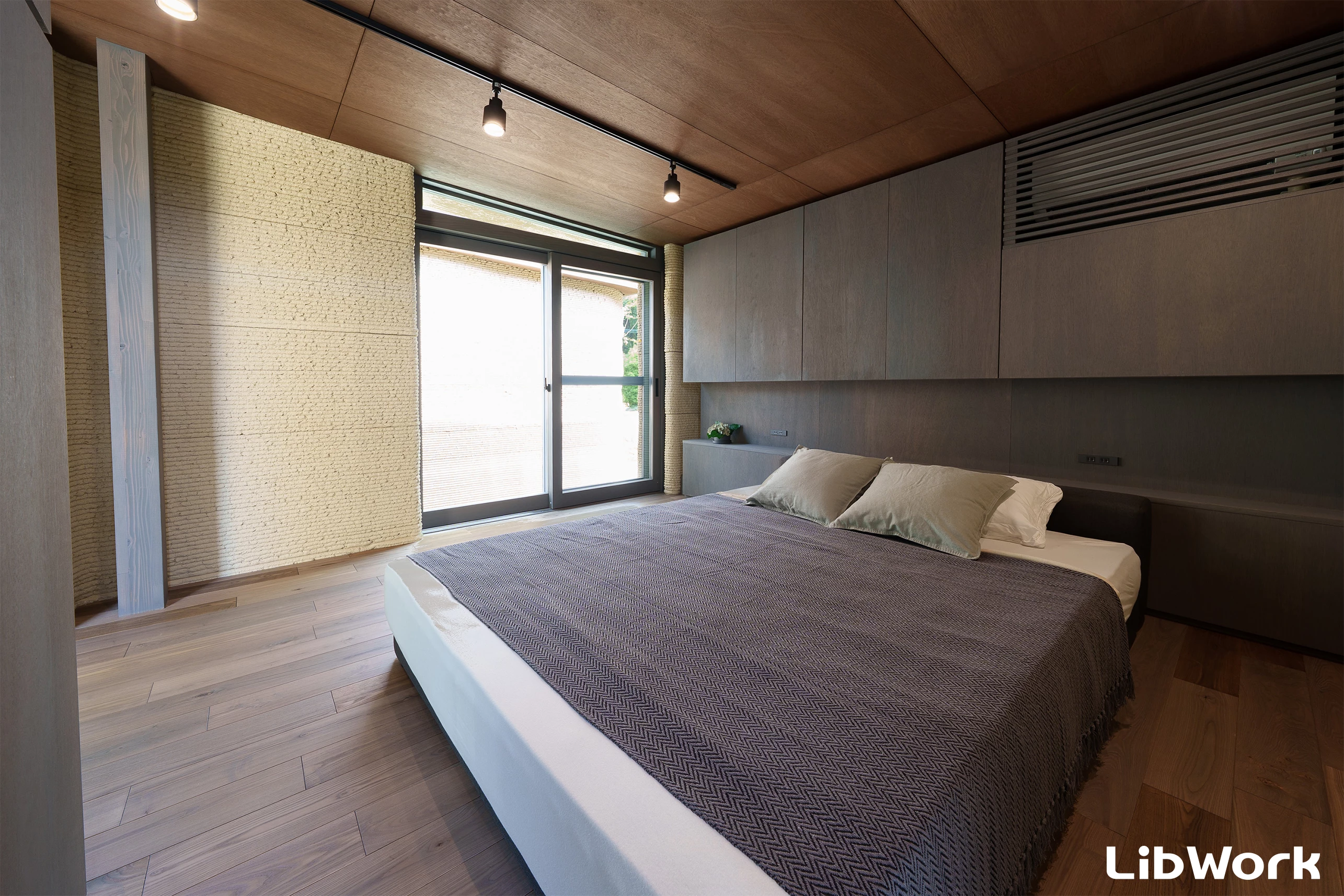 Lib Earth House Model B is arranged on one floor and its rooms look spacious