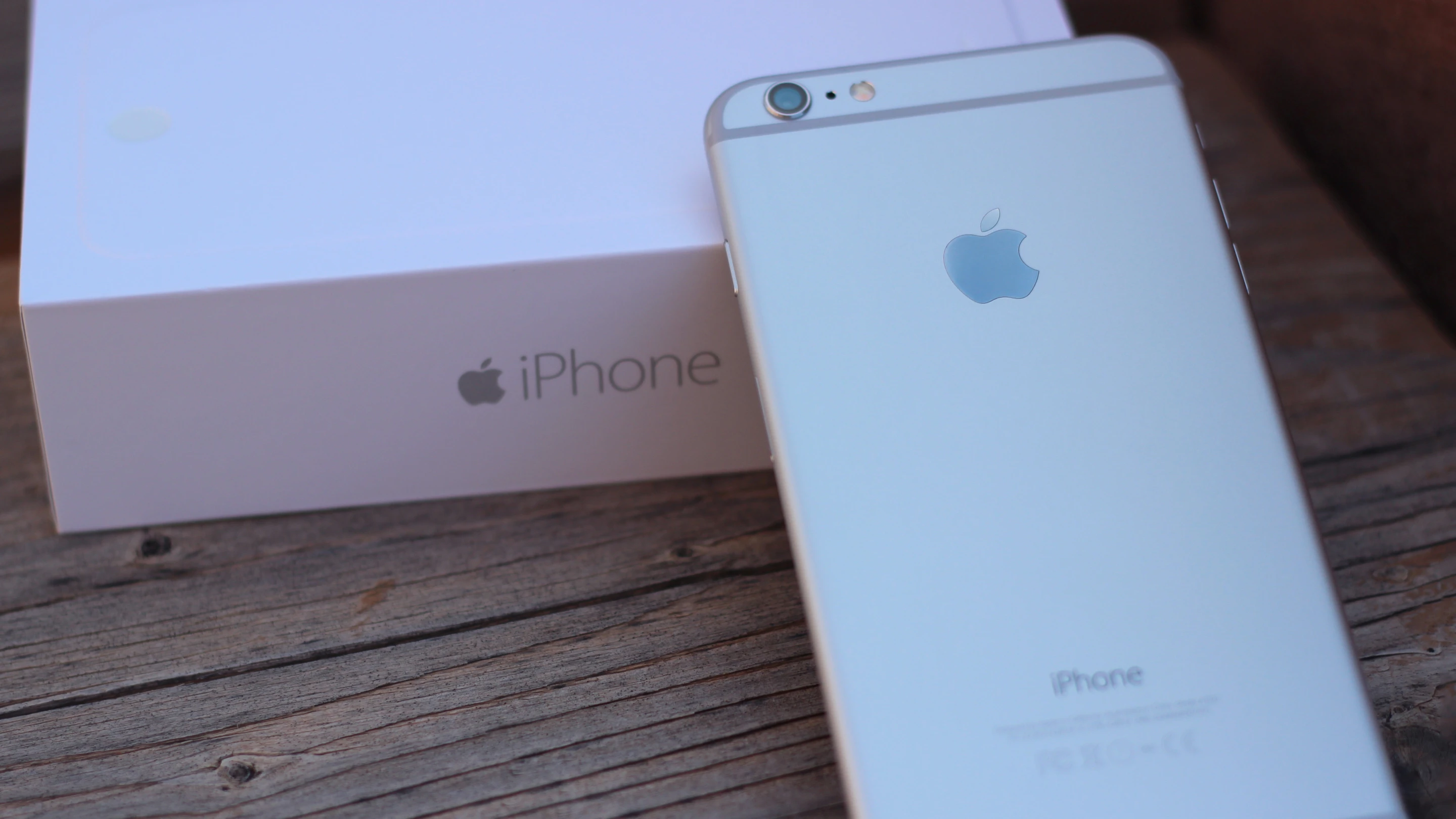 The iPhone 6 Plus has an aluminum unibody design (Photo: Will Shanklin/Gizmag.com)