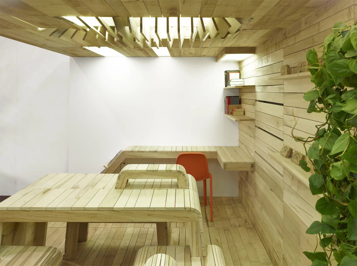 Pop-Up Office can be configured in varying designs (Photo: Shai Gi)