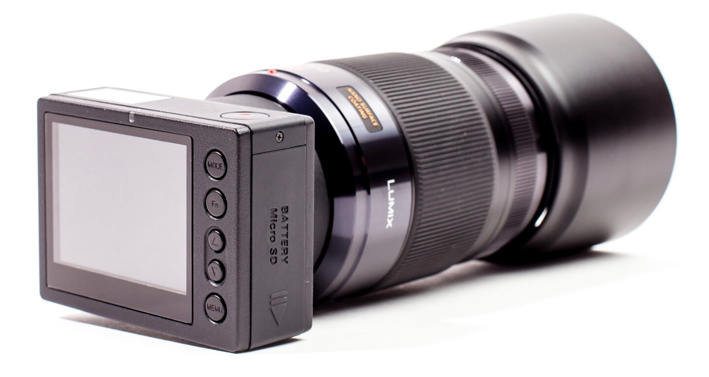On the rear of the E1 from Z Camera is a 2.5-inch LCD with a 320 x 240 resolution