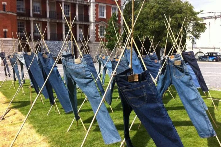 Clothing treated with the CatClo laundry additive can remove nitrogen oxides from the air