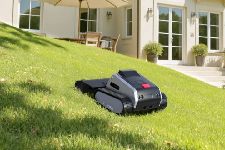 The Lymow One can tackle slopes up to 45°