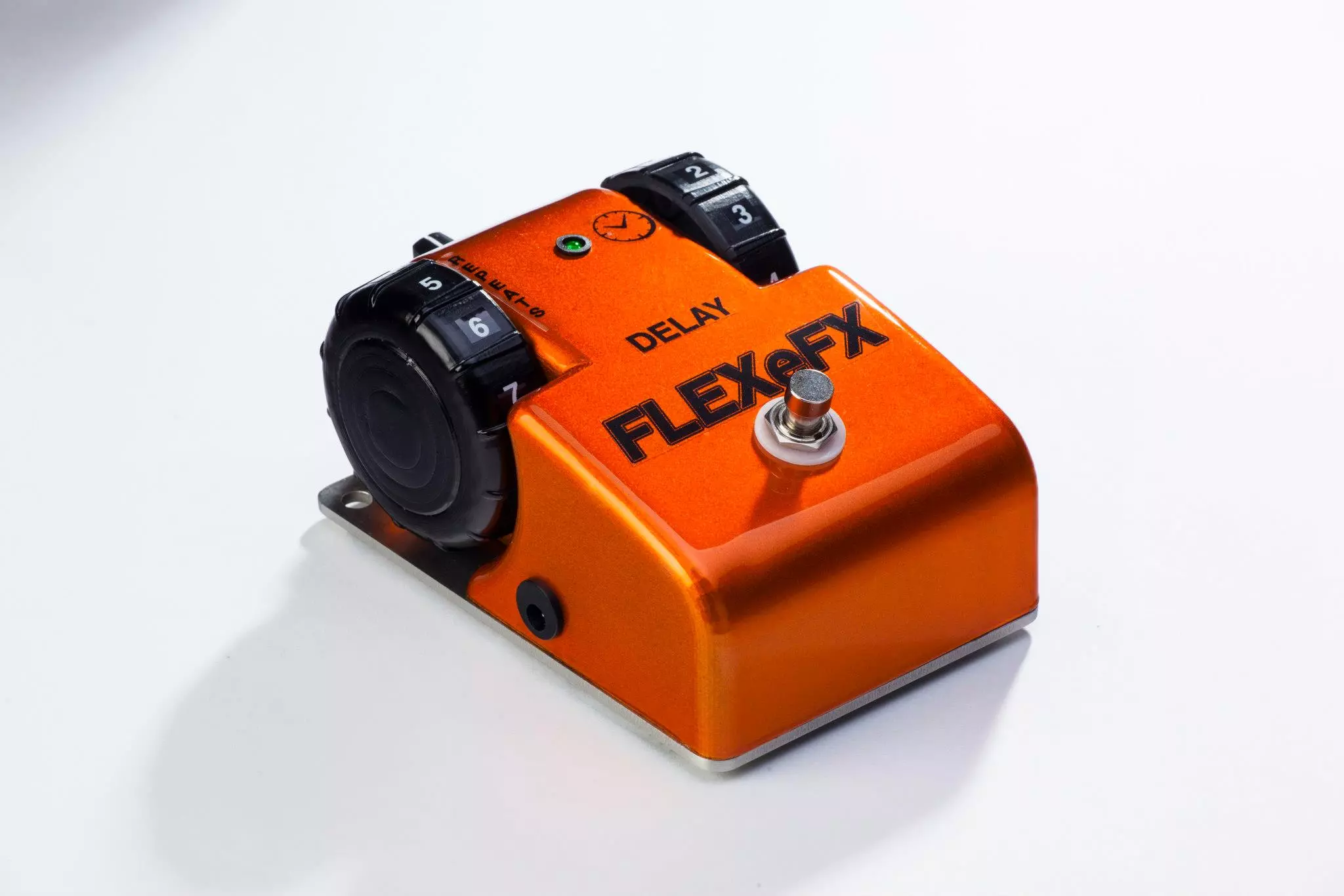 The Analog Delay has 600 milliseconds of delay time, a tap-tempo switch, feedback on the left wheel and mix capabilities on the right