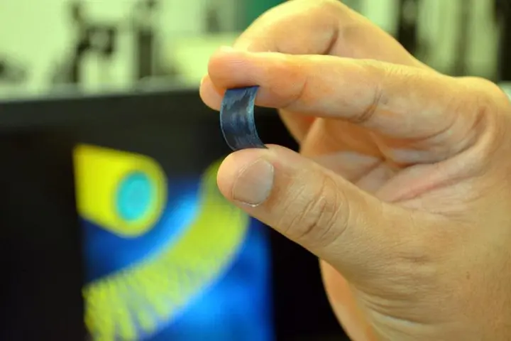 Using 2D materials wrapped around 1D nanowires, researchers at the University of Central Florida have created a supercapcitor that can be charged in seconds, and can go on to be recharged more than 30,000 times with no ill effects