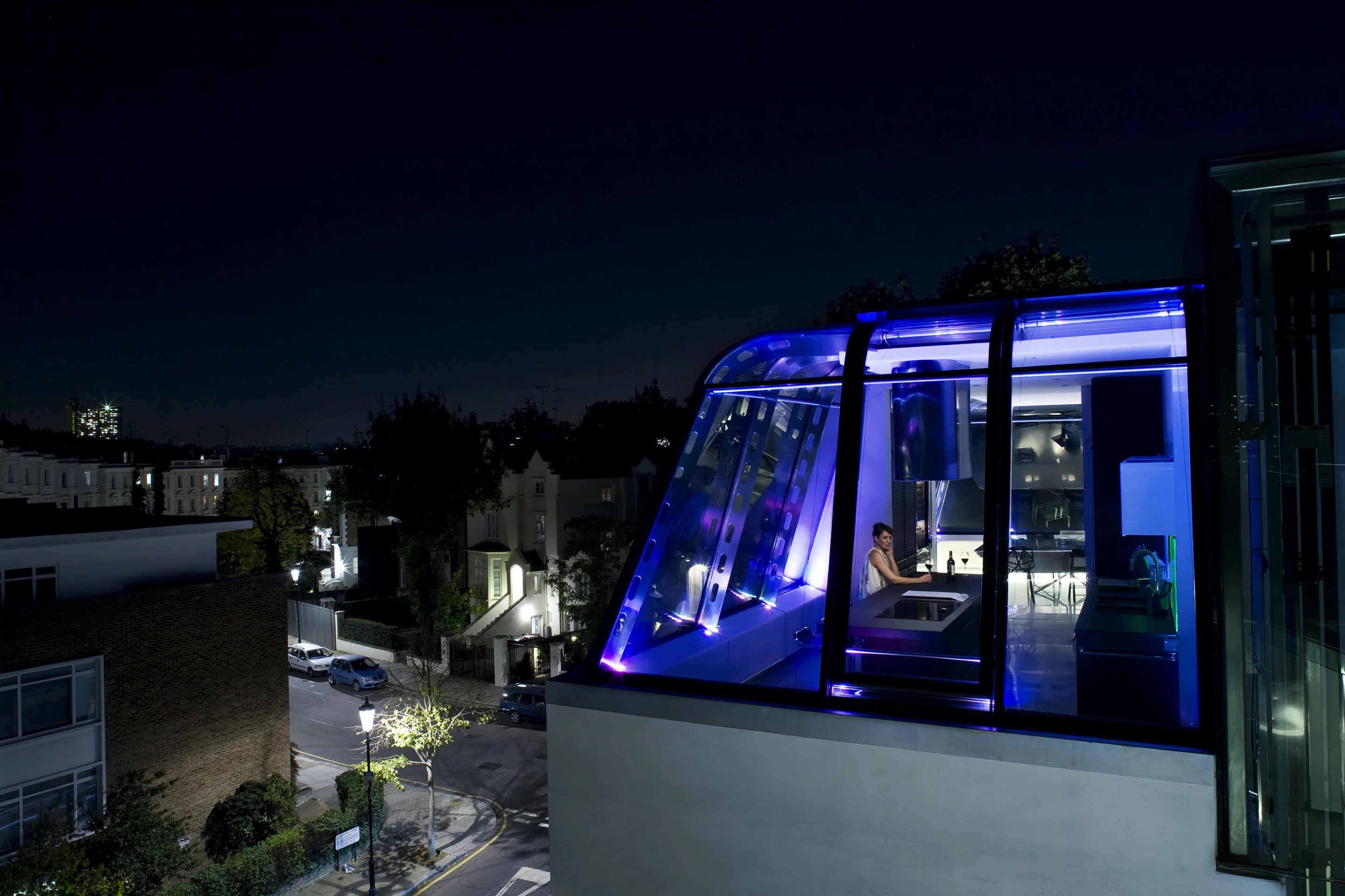 The windows themselves are operated hydraulically, with inbuilt rams pushing the 500-kg (half a ton) units up to the horizon line