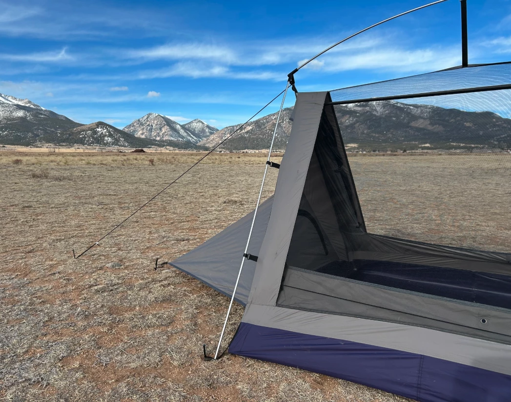 Here you can better see the inner layer that ensures rainwater runs off the tent through the mesh and not inside