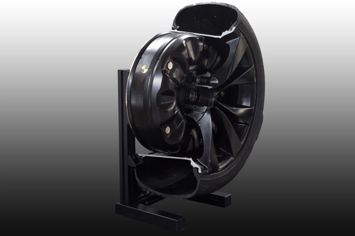 The motor fits rims 19 inches or larger