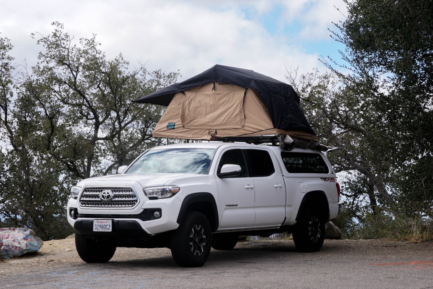Nesty roof-top tent