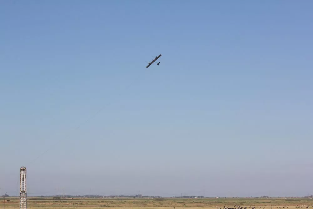 Tethered to the base station, Wing 7 flying wind turbine ascends to a height of 1,300 feet (400m) where it generates up to 20-kilowatt of power