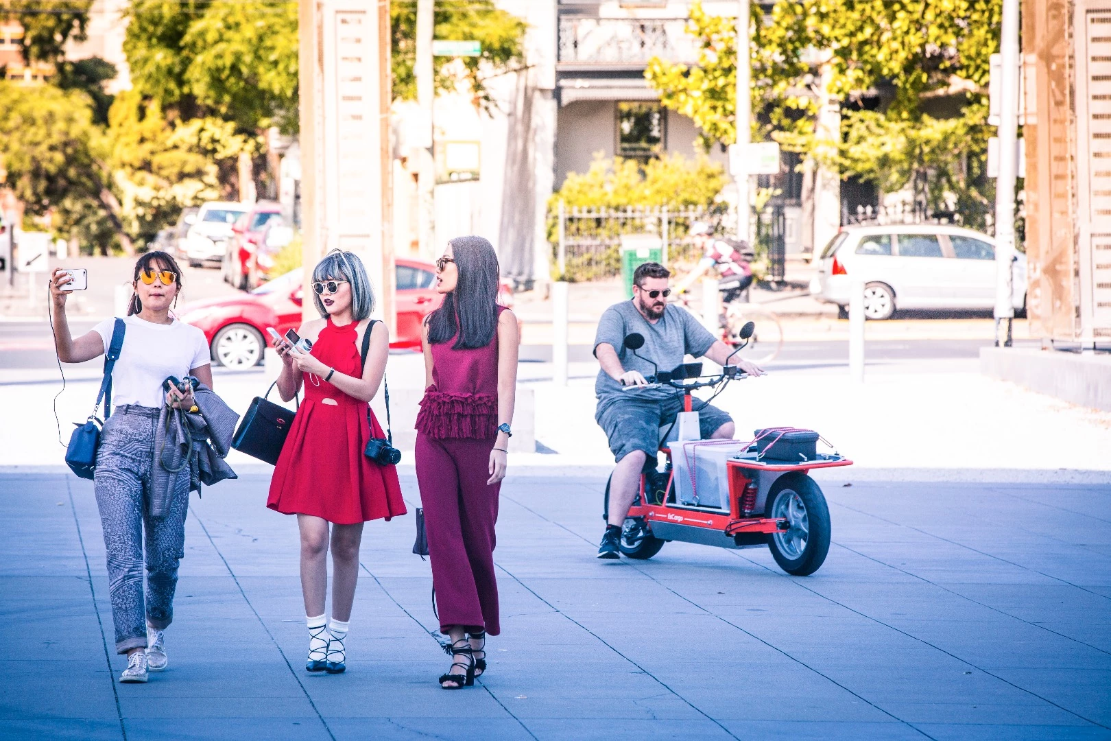 The lovely ladies of Melbourne Fashion Week can't get enough of the EsCargo