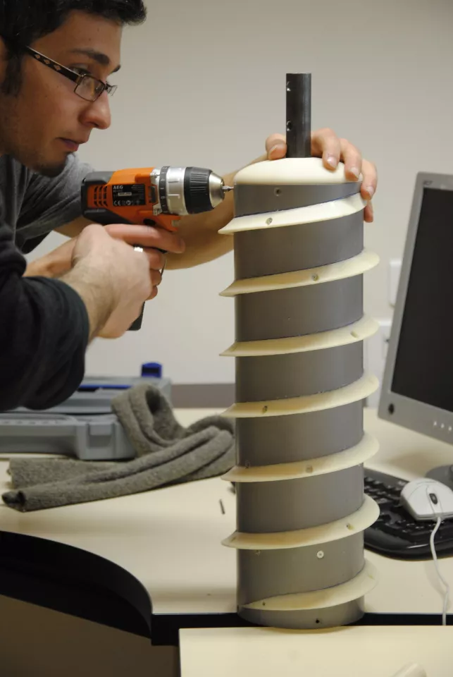 Students prepare the screws