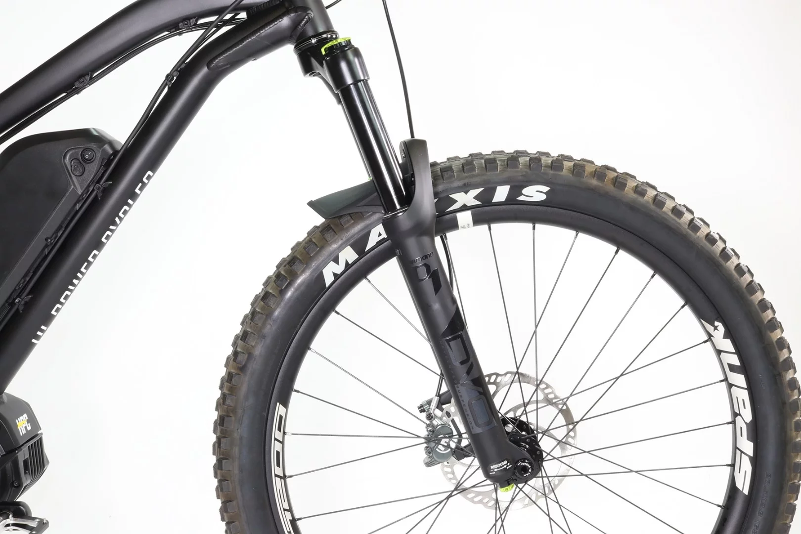 The Scout Pro rocks a factory-tuned DVO Diamond fork with 150 mm of travel